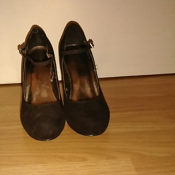 Black heels - Picture 3 of 3